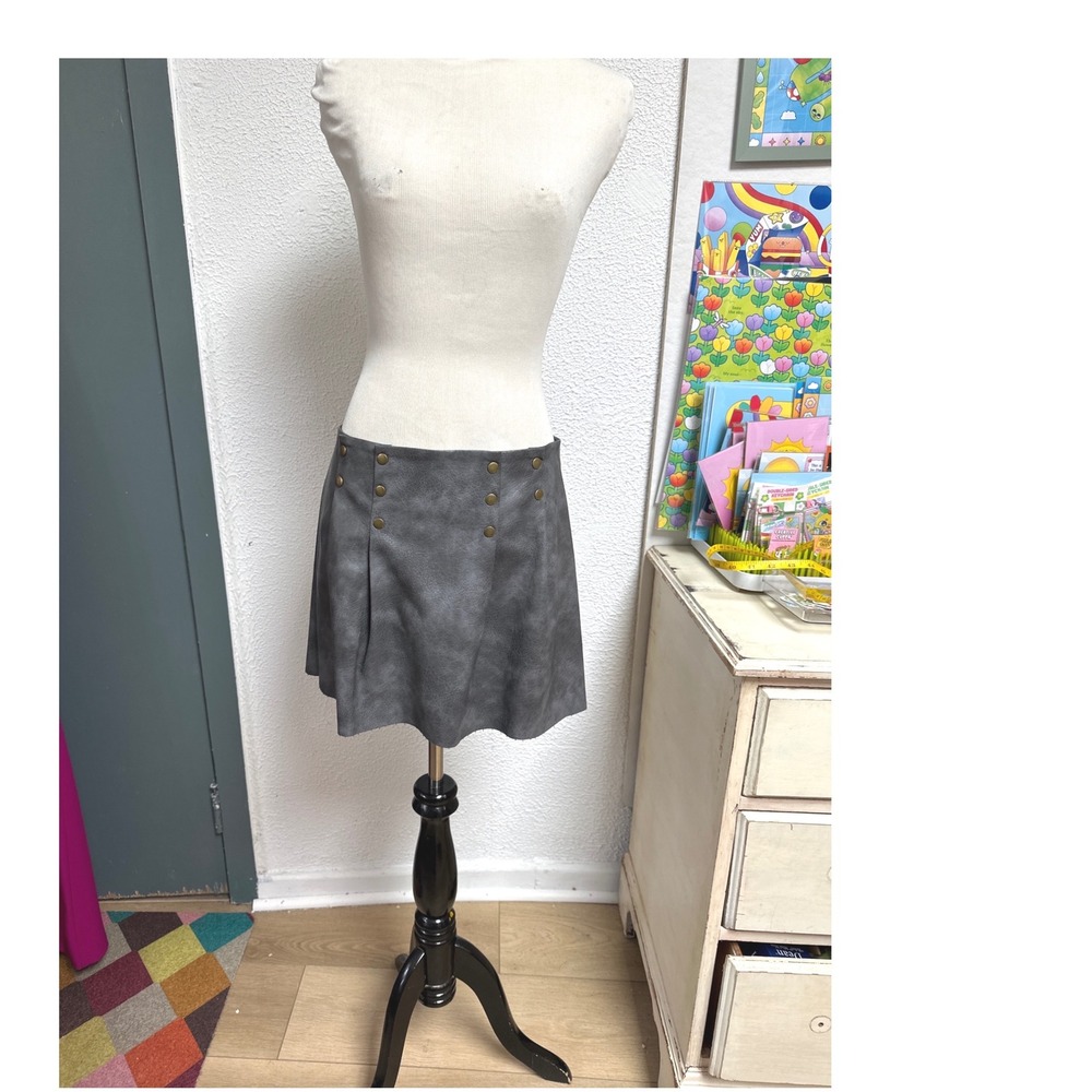 Anthropologie Vegan Leather Mini Skirt Gray Button Detail Size S Edgy Moto Skirt - Picture 5 of 11